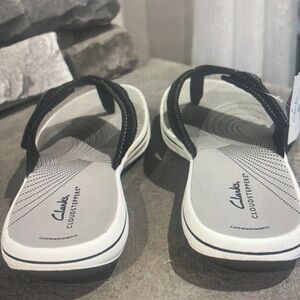 Clarks Women's Black and Gray Sandals